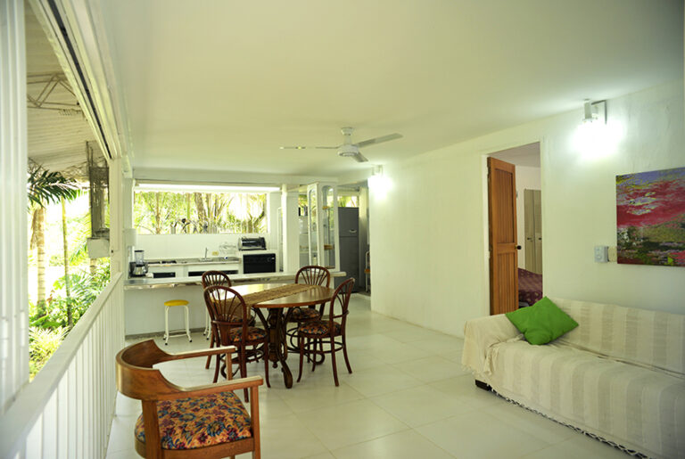 comedor apto. cocina área de lavarropa, habitación 9 cama de 1.2 con baño