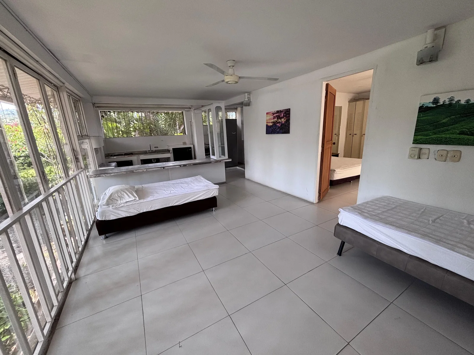 Spacious, bright apartment at El Refugio