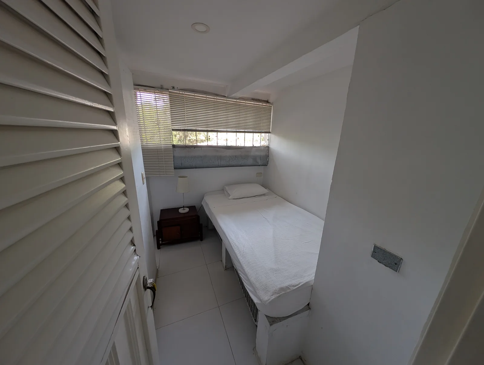 Room 9 in the apartment: built-in 1.20 m bed