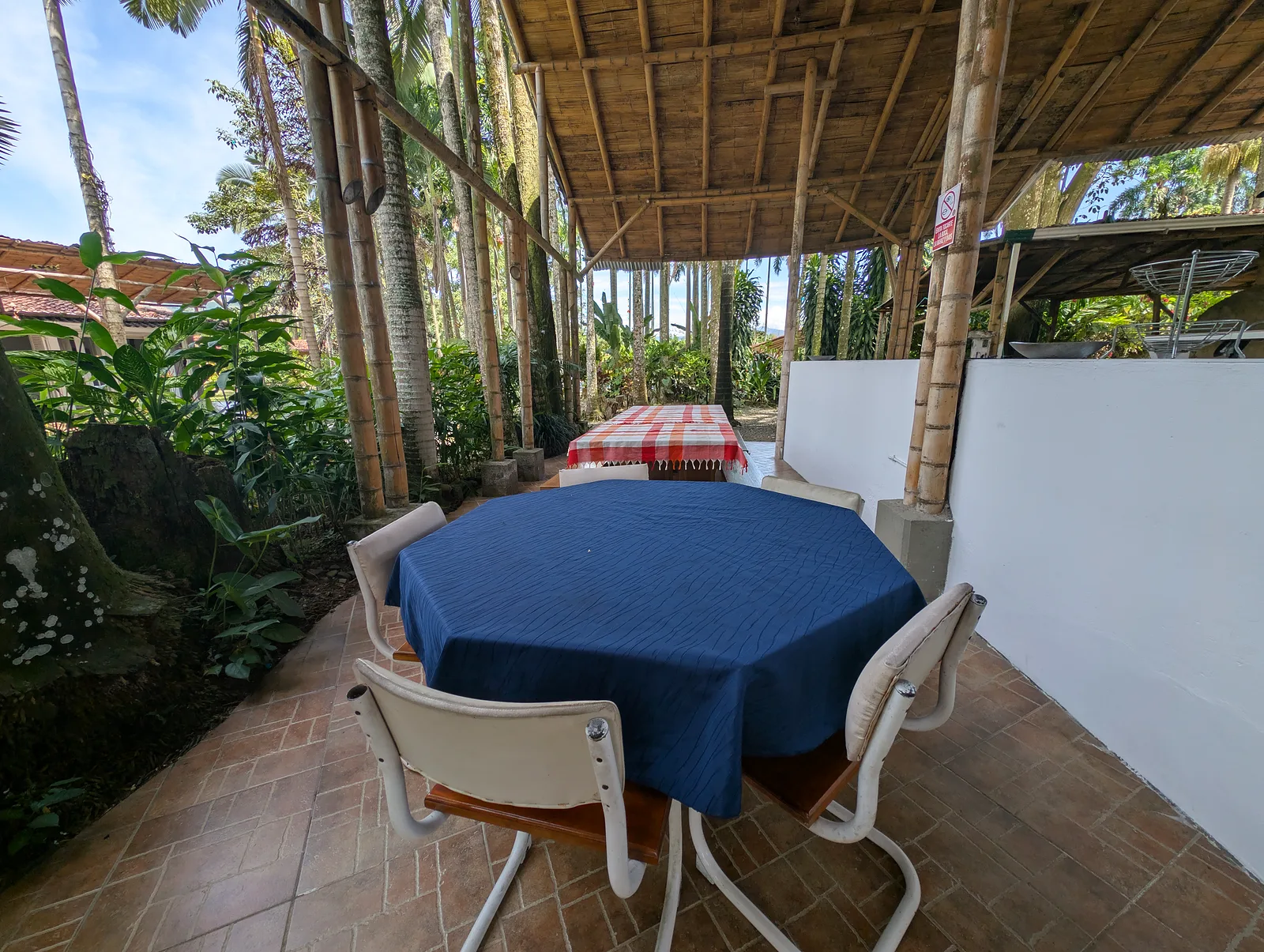 Table set in El Refugio's pavilion