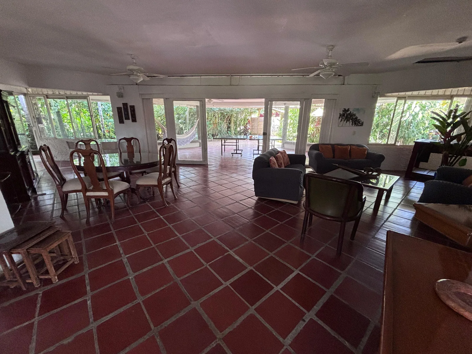 Lounge and dining area at El Refugio