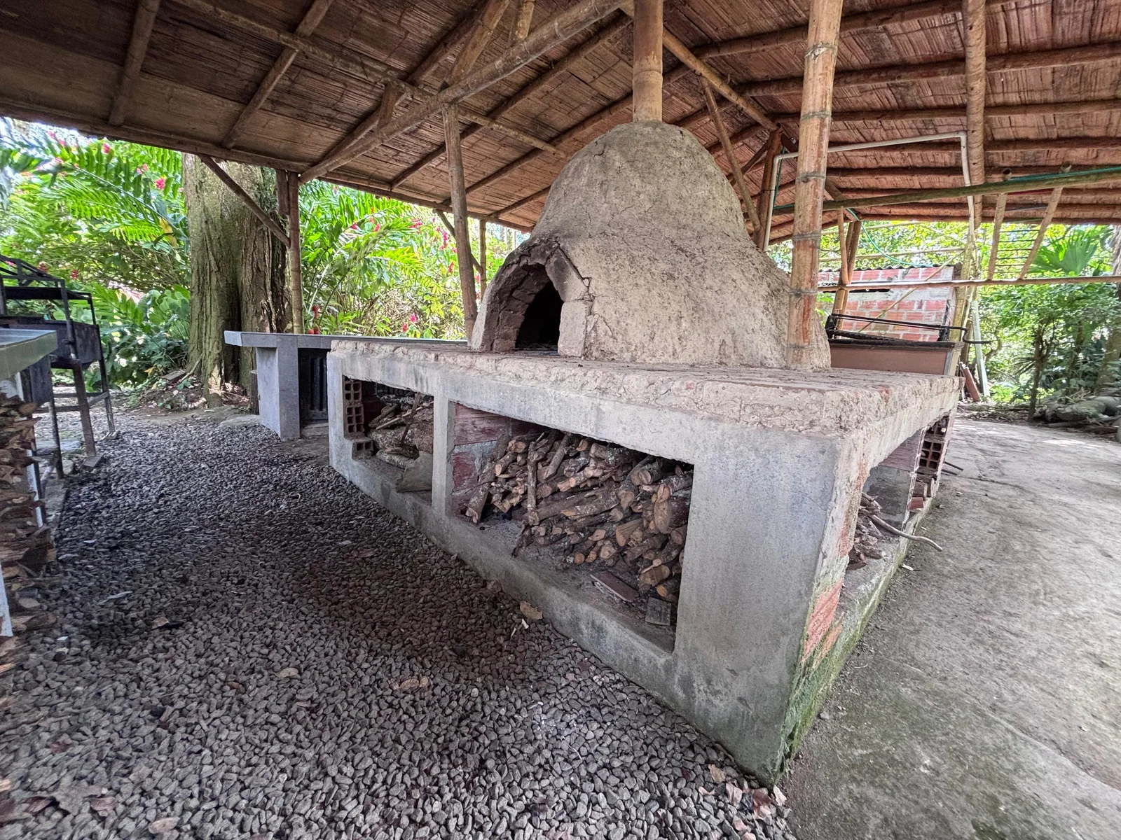 Horno de leña y parrilla de El Refugio